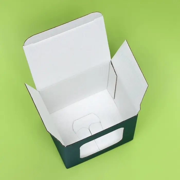 Коробка под кружку, с окном, изумрудная 12 х 9,5 х 12 см Коробка под кружку, с окном, изумрудная 12 х 9,5 х 12 см