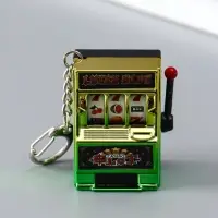 Брелок для ключей на карабине &laquo;Игровой автомат - казино&raquo;, зелёно-золотой, крутится барабан, 2.7&times;3.4&times;5 см