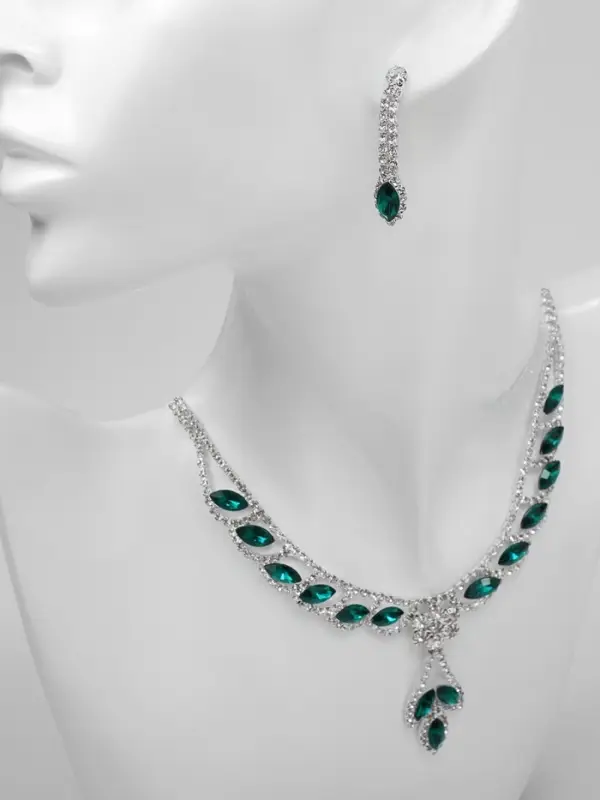 Набор 2 предмета: серьги, колье &laquo;Листопад&raquo;, ромб, изумрудно-белый в серебре, 45 см