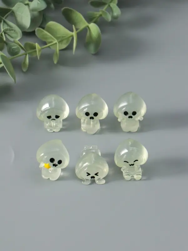 Сувенир эпоксидная смола флюоресцентный "Приведения" набор 6 шт 5х5х3,5 см