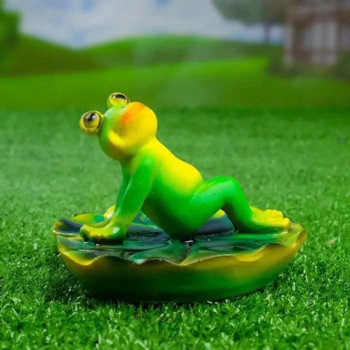 Садовая фигура из полистоуна &laquo;Лягушка загорает&raquo;, 13.5&times;12.5&times;9.5 см