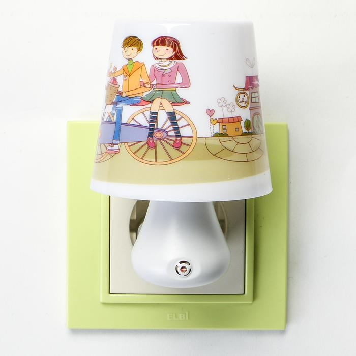 Ночник пластик датчик света "Качели" LED МИКС 5,8х7х10,5 см RISALUX