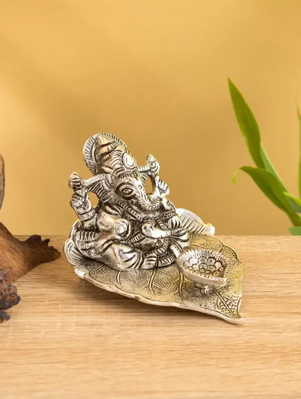 Подставка под благовония «Ганеша на листе», 12.5×10×6.7 см, алюминий Подставка под благовония «Ганеша на листе», 12.5×10×6.7 см, алюминий