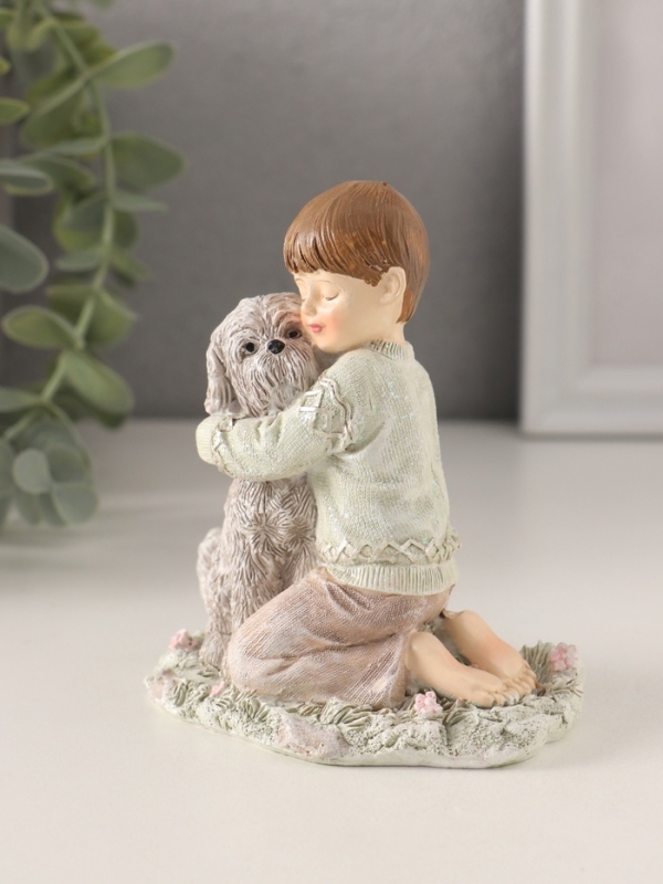 Сувенир полистоун  Сувенир полистоун "Мальчишка с собакой - объятия" 9х6х10 см