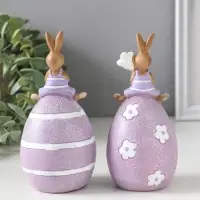 Сувенир полистоун "Лавандовые зайчики верхом на пасхальных яичках" набор 2 шт 6,5х6,5х13 см   109158