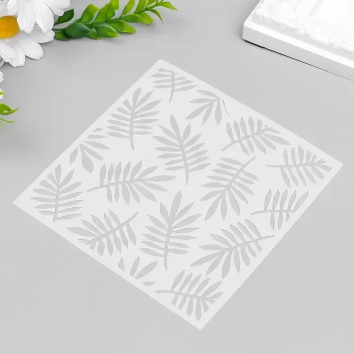 Трафарет пластик Трафарет пластик "Листья" 13х13 см