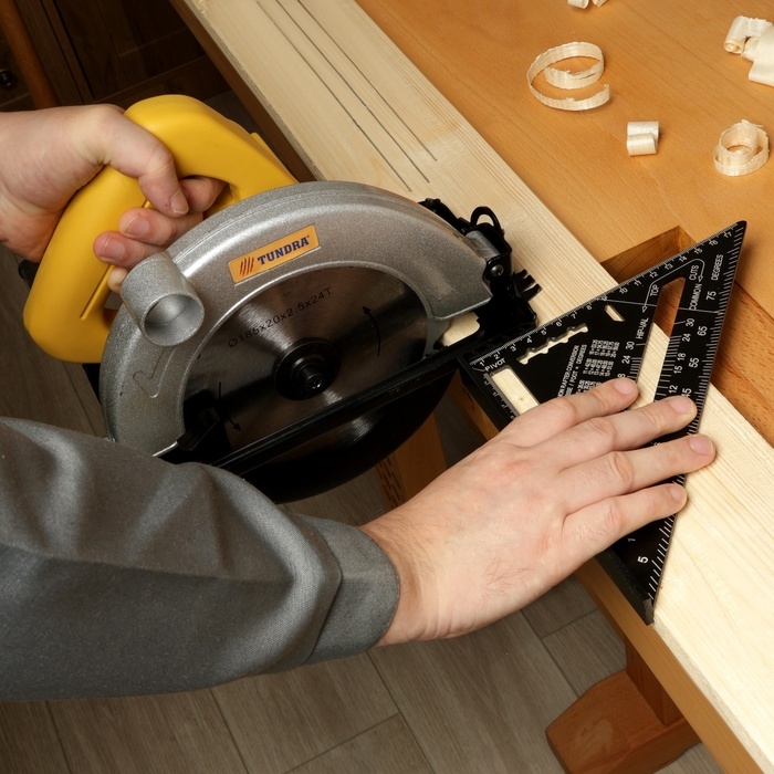 Универсальный кровельный угольник ТУНДРА, алюминий, с внутренней шкалой, 175 мм Универсальный кровельный угольник ТУНДРА, алюминий, с внутренней шкалой, 175 мм