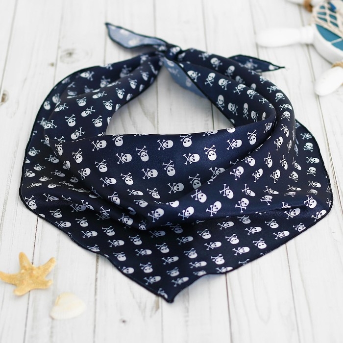 Бандана чёрная с черепами, р. 85 × 44 см Бандана чёрная с черепами, р. 85 × 44 см