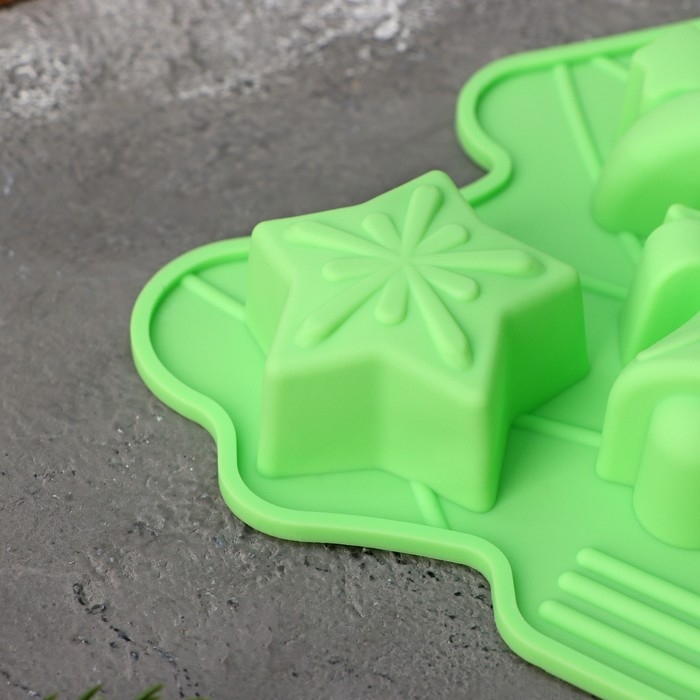 Форма для выпечки новогодняя Доляна &laquo;Новый год. Ёлка&raquo;, силикон, 24,5&times;21&times;3 см, 6 ячеек, цвет зелёный