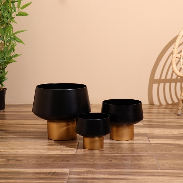 Кашпо на подставке  Кашпо на подставке "Чили" металл (набор 3 шт), диаметр 30, 23 и 18 см