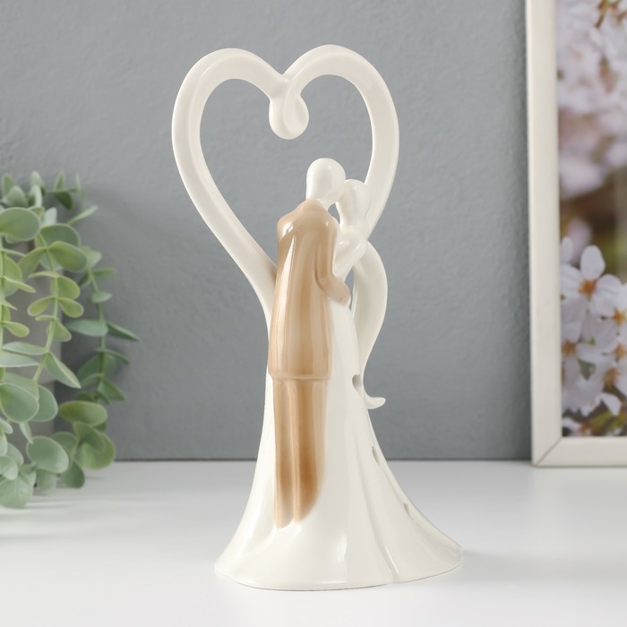 Сувенир керамика свет "Абстракция. Влюблённые, поцелуй у большого сердца" 11х8,5х20,5 см