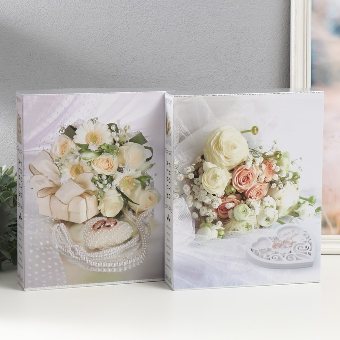Фотоальбом на 200 фото 13х18 см Фотоальбом на 200 фото 13х18 см "Белые розы" золото, в коробке МИКС 5,8х23,7х29,8 см