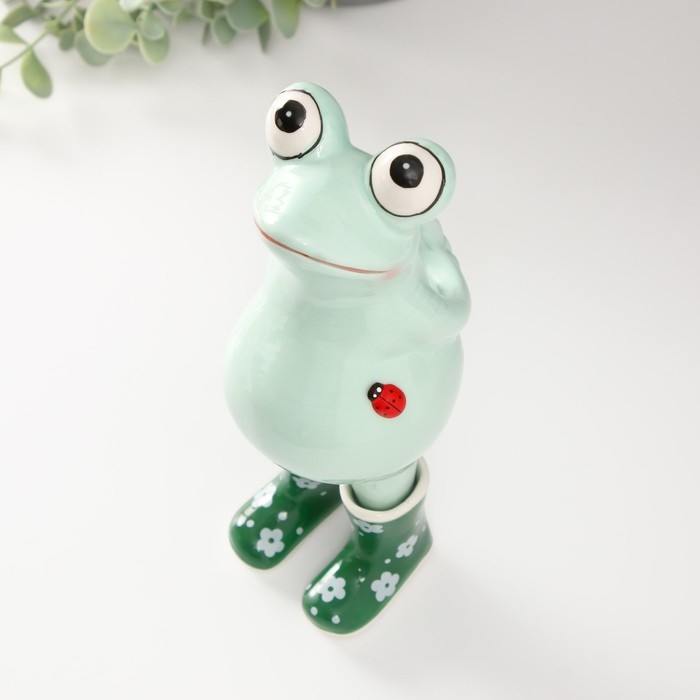 Сувенир керамика Сувенир керамика "Лягушонок в резиновых сапогах, с божьей коровкой" 11,2х8,2х22,2 см