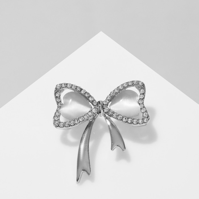 Брошь &laquo;Кошачий глаз&raquo; бант, цвет белый в серебре