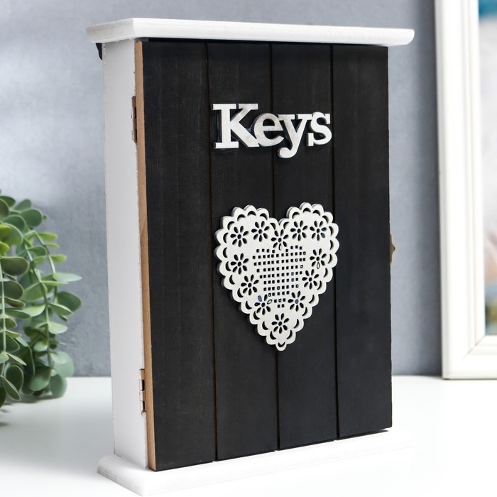 Ключница дерево 6 крючков Ключница дерево 6 крючков "Ключи.Сердце" серая с белым 26х19х6 см