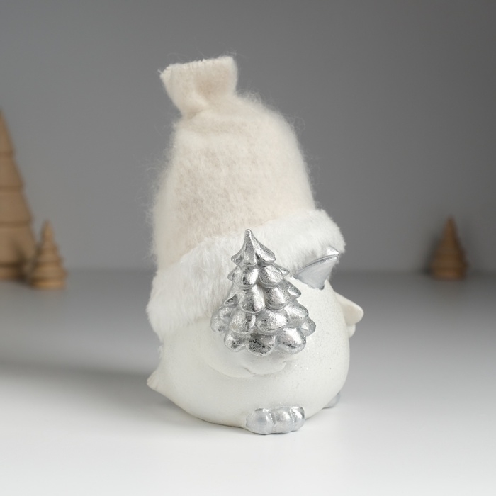 Сувенир полистоун Сувенир полистоун "Воробушек в шапке, с серебристой ёлкой" 10х8,5х13 см