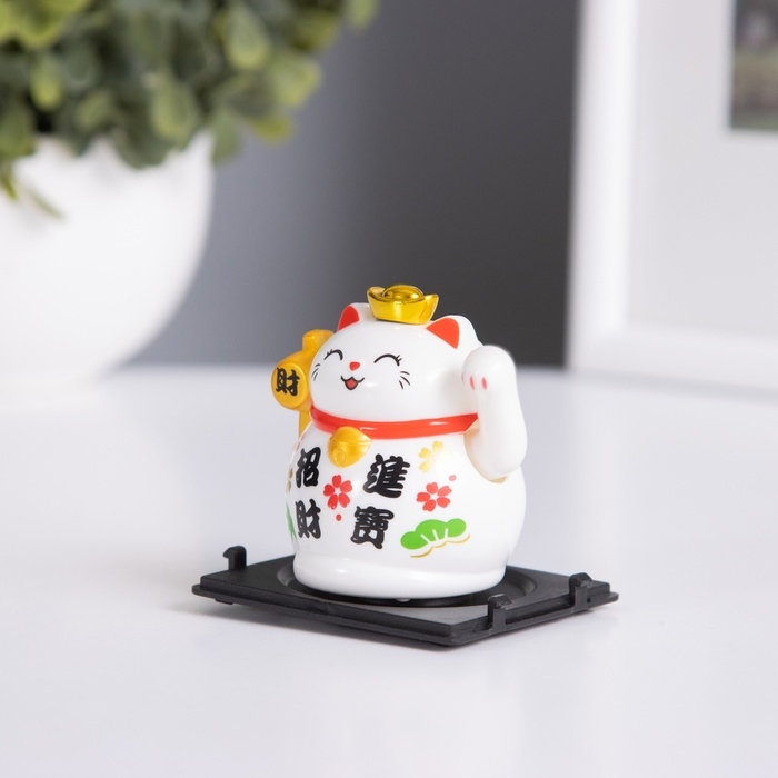 Маятник пластик Маятник пластик "Белый Манэки-нэко со слитком Ямб на голове" 5х5х6 см