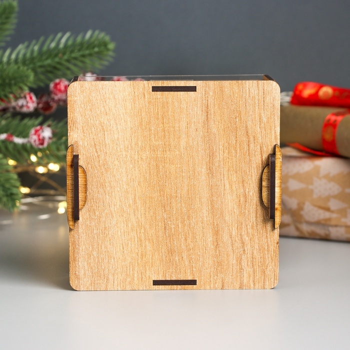 Новогодняя копилка с акрилом  Новогодняя копилка с акрилом "Змея. Подарок" 12х12х4 см