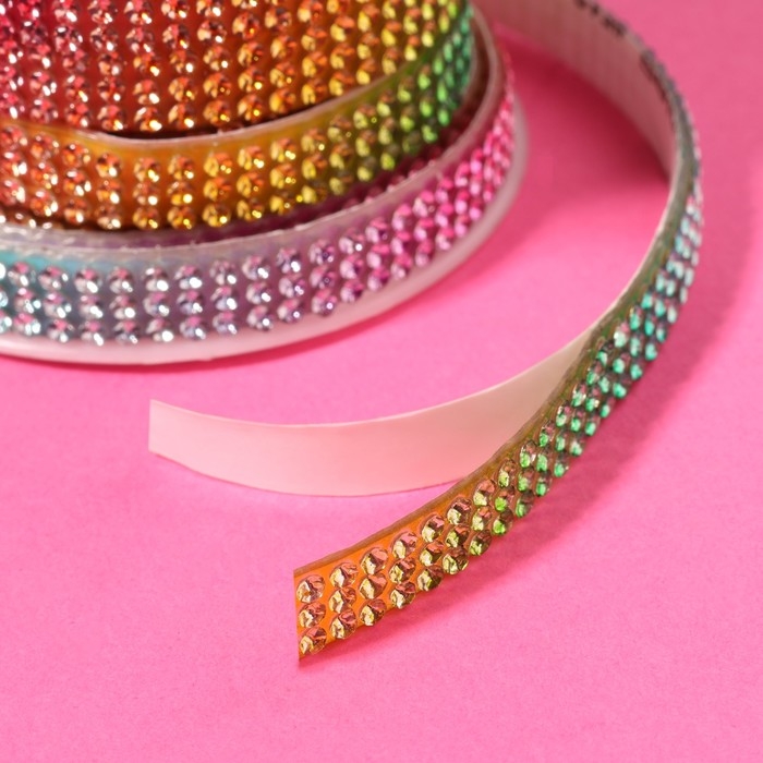 Стразы самоклеящиеся, d = 2 мм, ширина - 7 мм, 4,5 ± 0,5 м, цвет радуга Стразы самоклеящиеся, d = 2 мм, ширина - 7 мм, 4,5 ± 0,5 м, цвет радуга