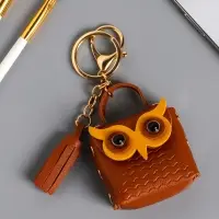 Брелок кожзам с карабином, с кистью "Сумочка. Сова" карамель 5,2х2,5х6 см Брелок кожзам с карабином, с кистью "Сумочка. Сова" карамель 5,2х2,5х6 см