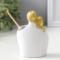 Аромадиффузор полистоун с палочками "Родители с ребёнком" белый с золотом 4,3х8х11 см