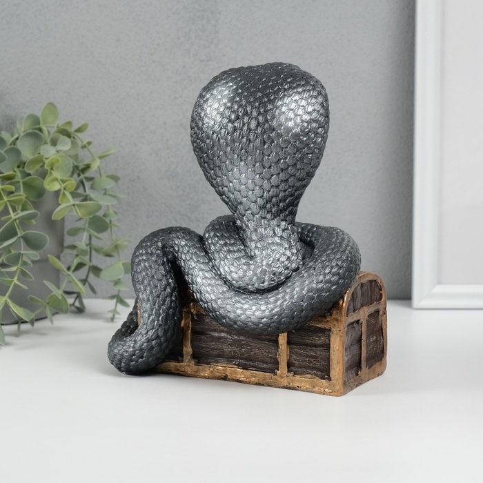 Новогодняя фигурка Новогодняя фигурка "Кобра на сундуке" 20 х 17 х 12 см, серебристый