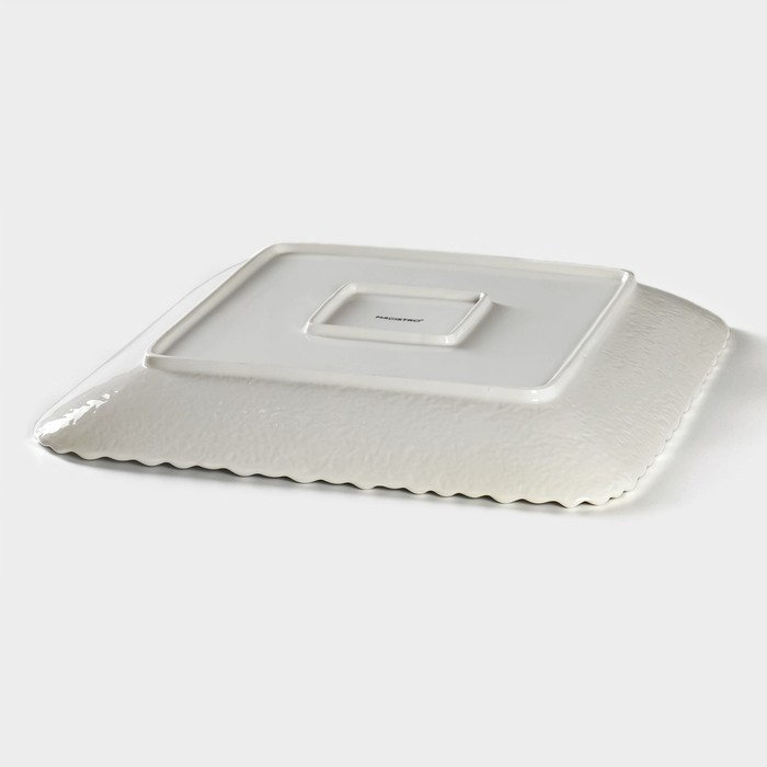 Тарелка фарфоровая квадратная Magistro «Цветок Бланш», 30×30 см, цвет белый Тарелка фарфоровая квадратная Magistro «Цветок Бланш», 30×30 см, цвет белый