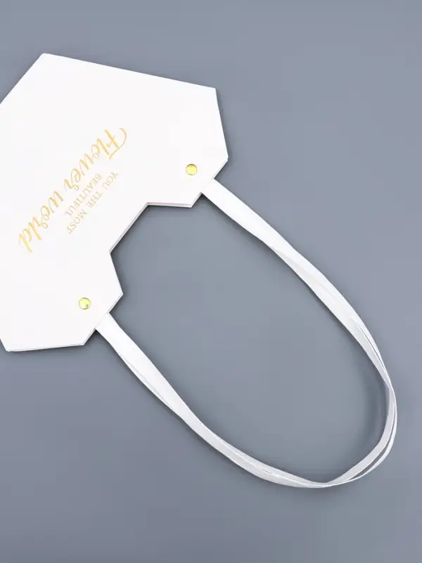 Сумка для цветов тиснение белая, &laquo;Самой прекрасной&raquo;, влагостойкая, 23&times;15&times;9 см