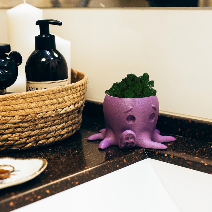 Кашпо бетонное Кашпо бетонное "Осминог" высота 7 см, d- 6.5 см. фиолетовый со мхом (мох зелен. стабилизир)