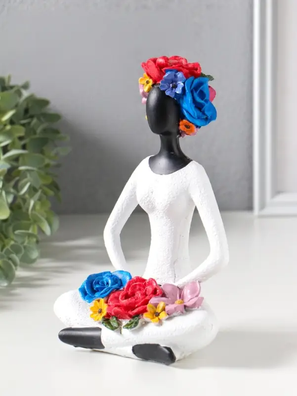 Сувенир полистоун "Девушка-йогиня в позе лотоса, с цветами" чёрный 12,5х9,5х19,5 см