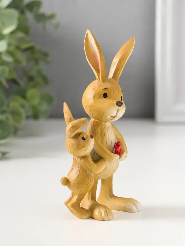 Сувенир полистоун "Зайчик с малышом с красным сердцем в лапках" 13,5 см