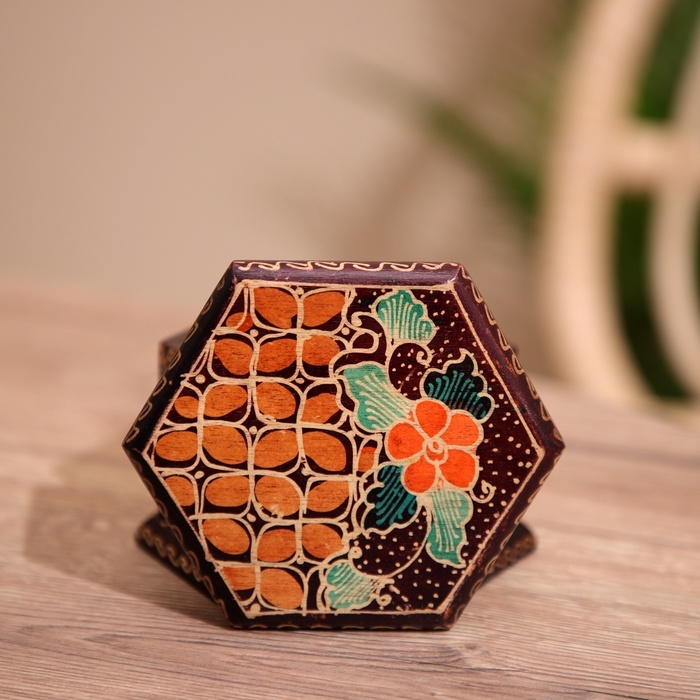 Шкатулка деревянная, батик 10х11х7 см Шкатулка деревянная, батик 10х11х7 см