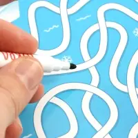 Книга "Многоразовые лабиринты", с маркером Книга "Многоразовые лабиринты", с маркером