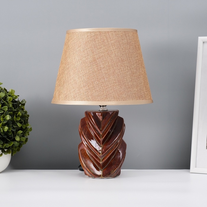 Настольная лампа с абажуром RISALUX «Гринда», Е14, 40 Вт, 22.5×22.5×32 см Настольная лампа с абажуром RISALUX «Гринда», Е14, 40 Вт, 22.5×22.5×32 см