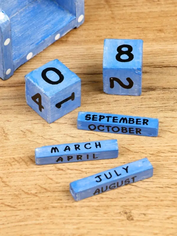 Календарь настольный «Пара совят», 8×4×9.5 см, дерево, синий, красный Календарь настольный «Пара совят», 8×4×9.5 см, дерево, синий, красный