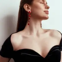 Серьги висячие со стразами &laquo;Драгоценность&raquo; капли, красные в золоте, 9.5 см