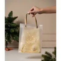 Подарочный пакет с бумагой тишью (2 листа) и гирляндой, 20 &times; 8 &times; 25 см