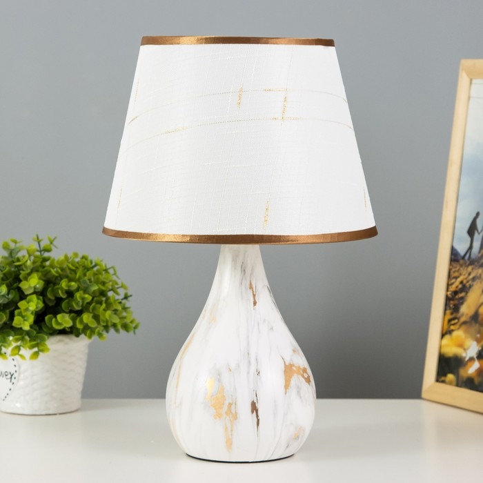 Настольная лампа Настольная лампа "Мармор" E14 40Вт белый-золотой 23х23х35 см RISALUX