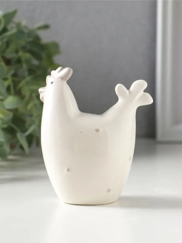 Сувенир керамика "Курочка в серый горох, с пасхальным яйцом сбоку" 7,9х4,8х9,1 см