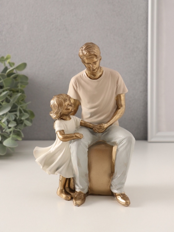 Сувенир полистоун  Сувенир полистоун "Папа с маленькой дочкой" 11х8,5х17,5 см