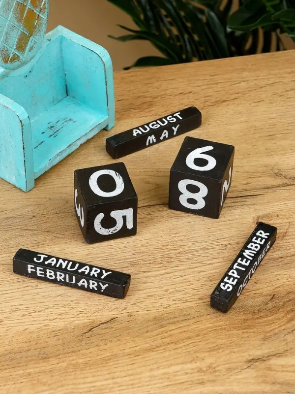 Календарь настольный Календарь настольный "Ананас" дерево 11х5х16 см, цв. бирюзовый