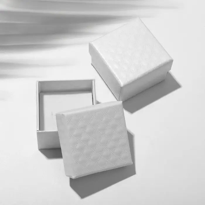 Коробочка подарочная под кольцо/серьги «Стёганая», 4×4, белая, вставка белая Коробочка подарочная под кольцо/серьги «Стёганая», 4×4, белая, вставка белая