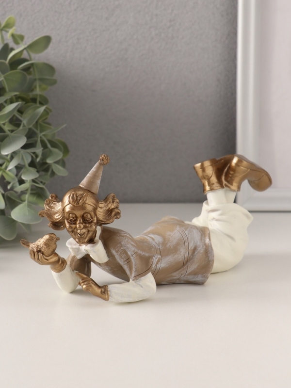 Сувенир полистоун "Клоун с птичкой в ладони" бело-бежевый 20,5х7х8,5 см