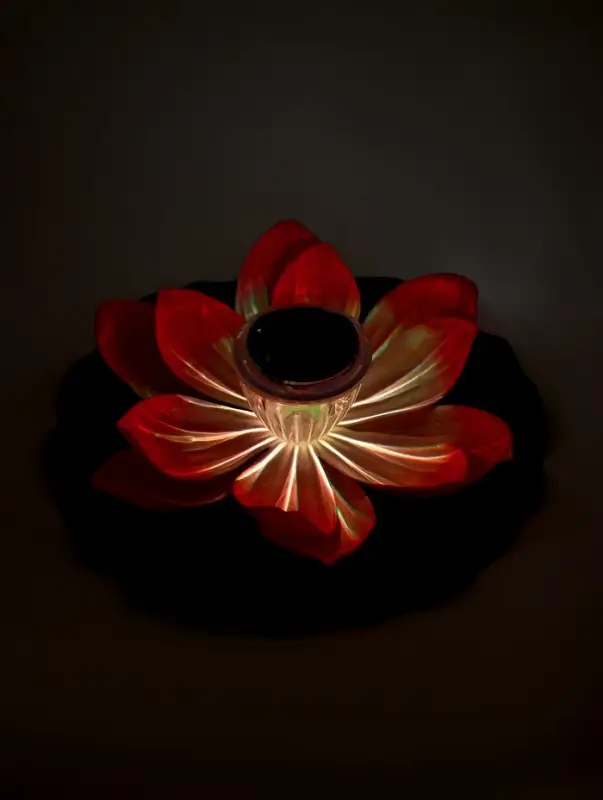 Садовый светильник для водоемов 28 х 28 х 9 см на солнечной бат-е Садовый светильник для водоемов 28 х 28 х 9 см на солнечной бат-е "Лотос" красный N008