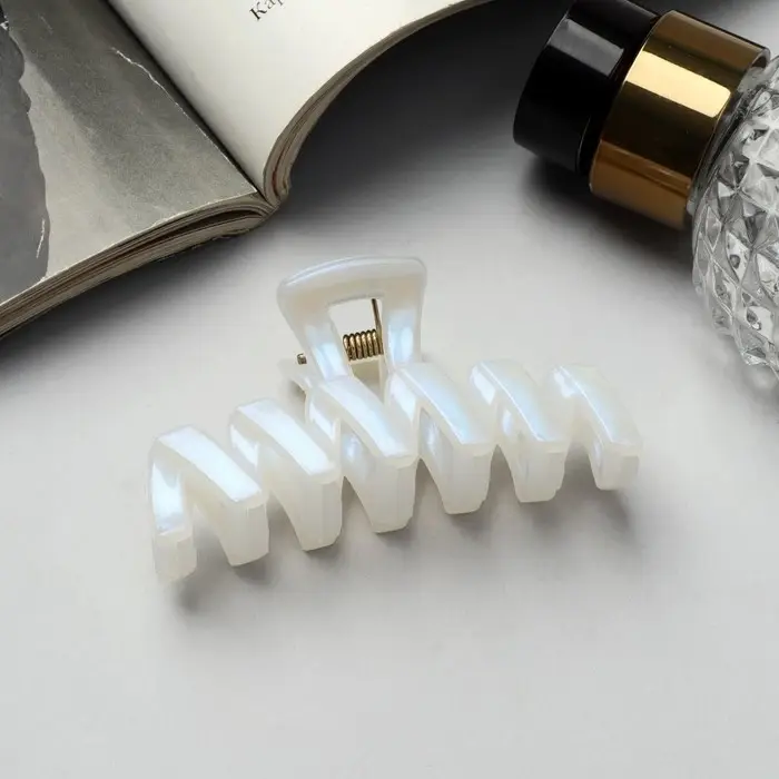 Крабик для волос «Жемчужный», зиг-заг, 7 см, белый Крабик для волос «Жемчужный», зиг-заг, 7 см, белый