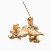 Брошь "Цветы Сирени с божей коровкой", цветная в золоте