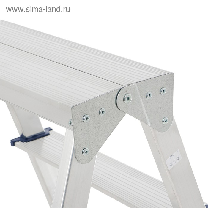 Стремянка ТУНДРА, алюминиевая, двухсторонняя, 4 ступени, 860 мм Стремянка ТУНДРА, алюминиевая, двухсторонняя, 4 ступени, 860 мм