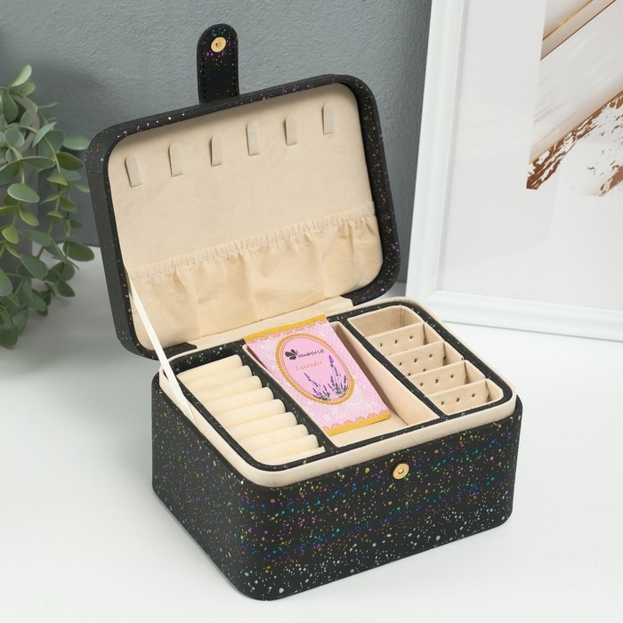 Шкатулка кожзам для украшений Шкатулка кожзам для украшений "Ночное небо" голография чёрная 14х18х10,5 см