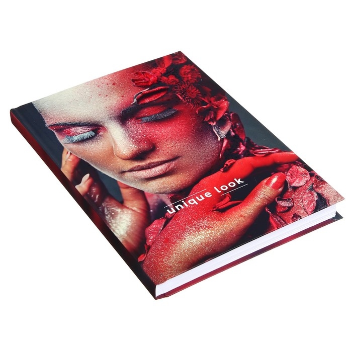 Ежедневник недатированный на сшивке А5 128 листов, картон 7БЦ, матовая ламинация, выборочный лак Ежедневник недатированный на сшивке А5 128 листов, картон 7БЦ, матовая ламинация, выборочный лак "Контрастная мода"