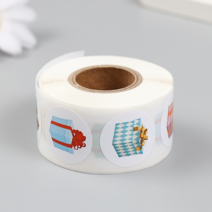 Наклейка бумага Наклейка бумага "Подарочки" d=2,5 см 500 шт в рулоне 3х6,5х6,5 см